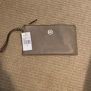 Michael kors wristlet